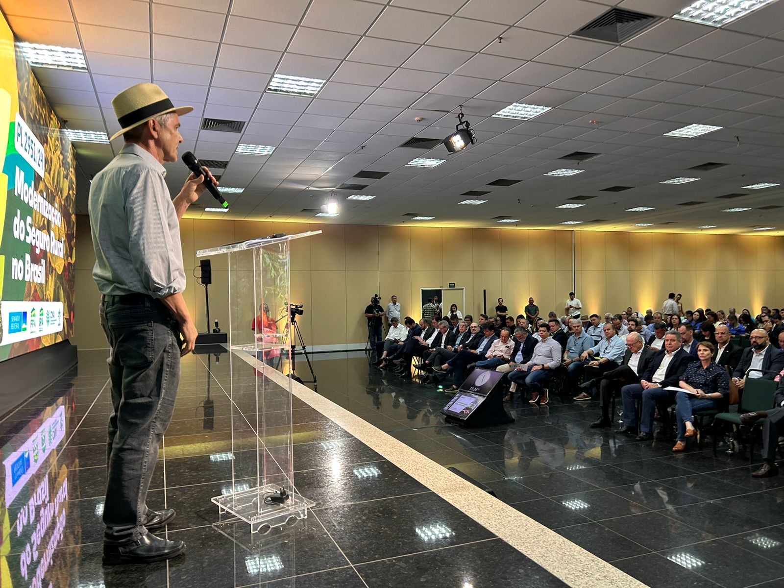 AJUDA NO CAMPO: Jaime Bagattoli defende união para modernizar o seguro rural no Brasil