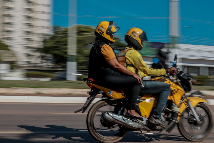 PROIBIDO: Transporte de passageiros por aplicativos em motocicletas é ilegal na capital