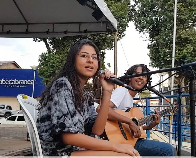 Nathalia Monteiro e Alex Caldas se apresentam no Tacacá Musical desta quarta