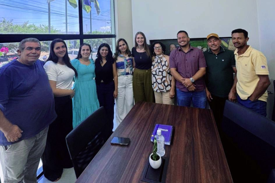 EM CHUPINGUAIA: Deputada Gislaine Lebrinha destina R$ 594 mil para campo sintético