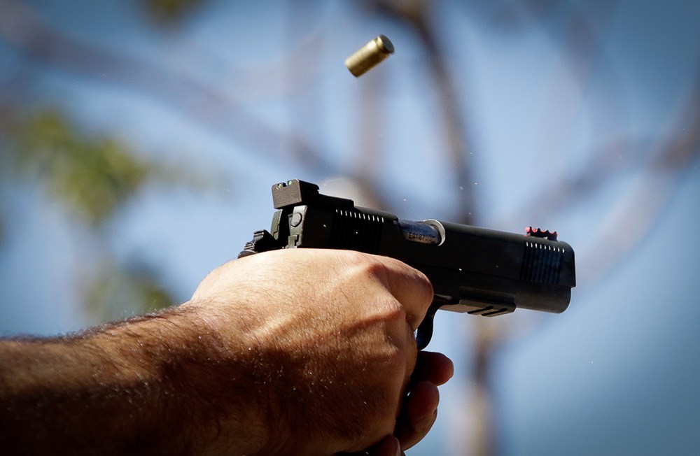 DESCUIDO: Garoto de sete anos morre atingido por tiro acidental disparado pela arma do avô