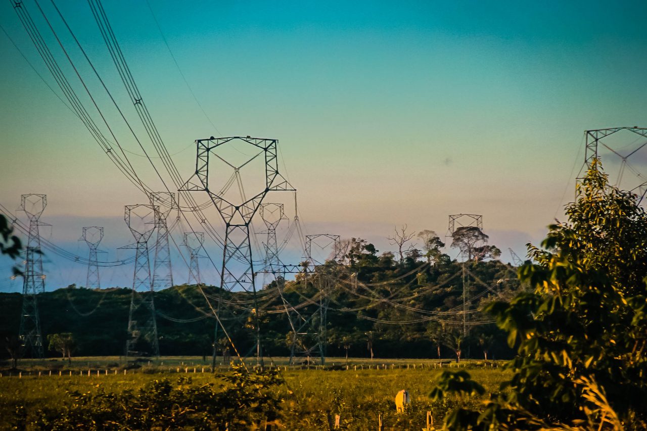 Lei proíbe corte de água e energia nos finais de semana e feriados