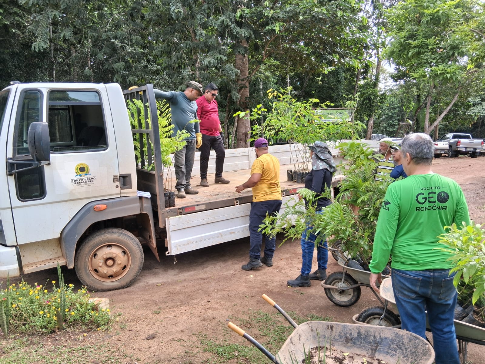 AGRICULTURA: Semagric transporta toneladas de produção familiar gratuitamente