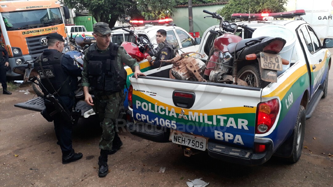 URGENTE: PM localiza quatro motos e carro roubados; suspeito é preso