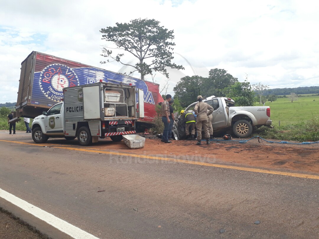 BR 364: Motorista de Frontier morre em colisão frontal com caminhão