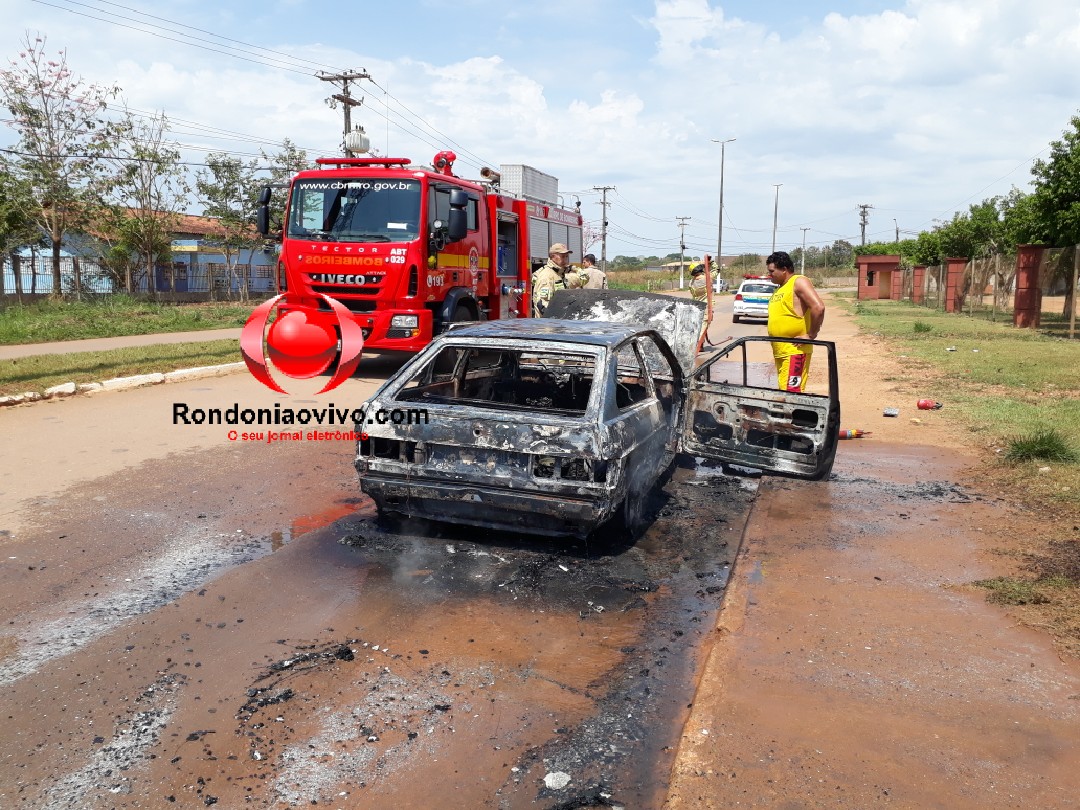 DESTRUIÇÃO: Automóvel é completamente consumido por fogo na zona Leste: Vídeo