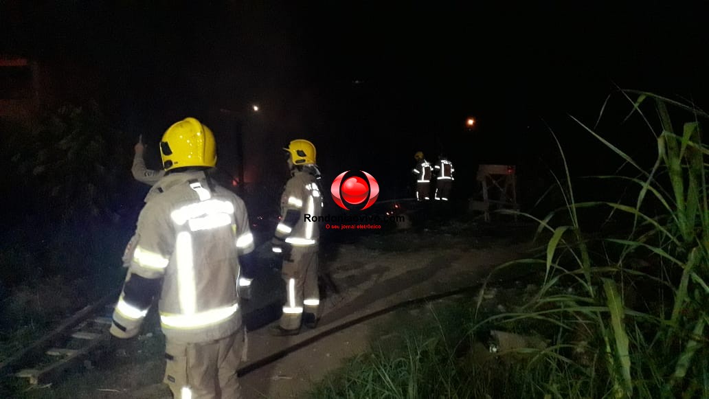 LOUCURA: Residência é destruída após ser incendiada pelo proprietário