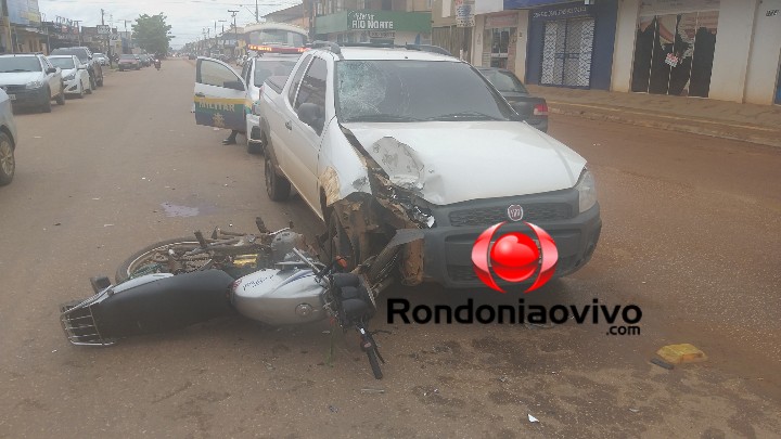 URGENTE: Motociclista fica em estado gravíssimo em violenta colisão frontal com carro