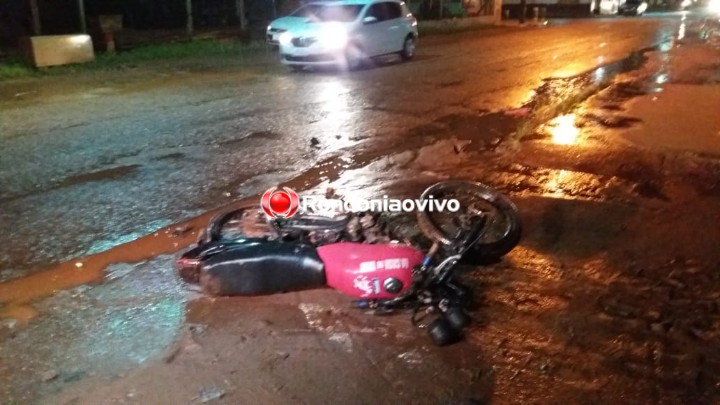 FRONTAL: Condutora de carro invade contramão e provoca grave acidente com motociclista