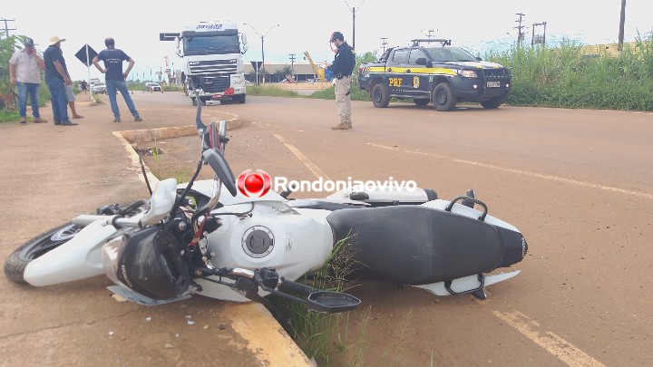 MUTILADO: Motociclista tem perna dilacerada em grave acidente com carreta