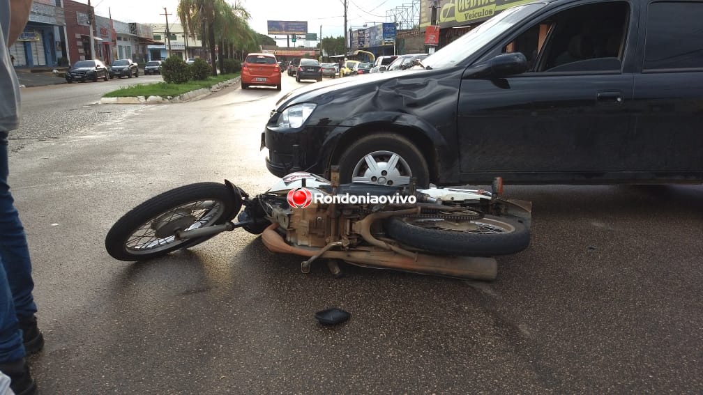 ROTINA: Motociclista fica ferido após colidir em carro que avançou a preferencial