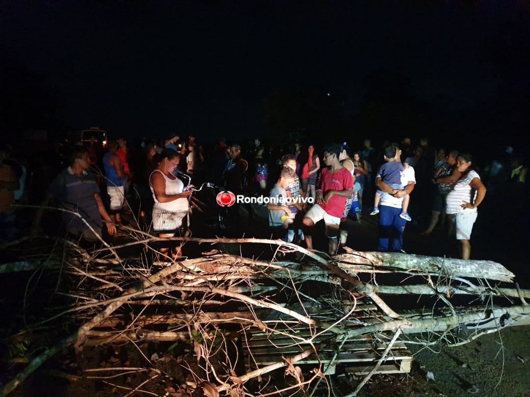 MANIFESTAÇÃO: BR-319 é fechada por moradores da vila Dnit em Porto Velho