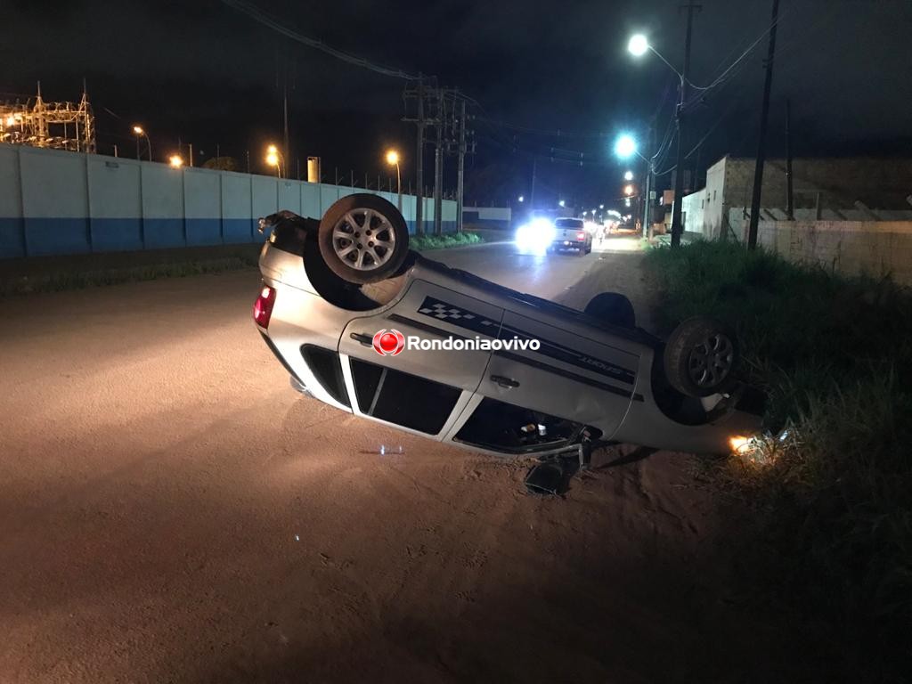 PERIGO: Carro capota em avenida e motorista supostamente embriagado foge do local