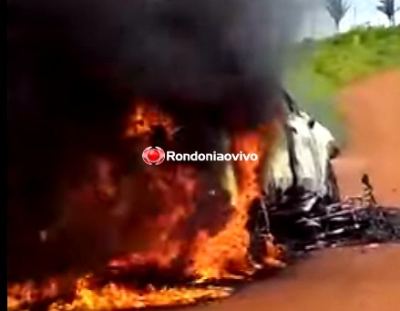 FATAL: Veículos pegam fogo após colisão frontal e mulher morre