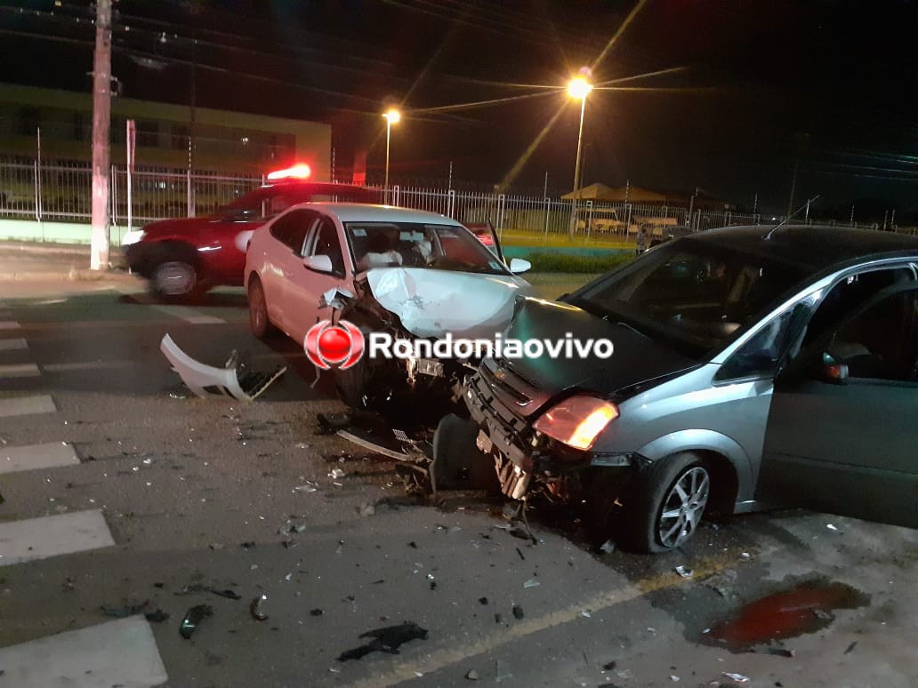 URGENTE: Grave colisão frontal entre carros deixa motoristas lesionados