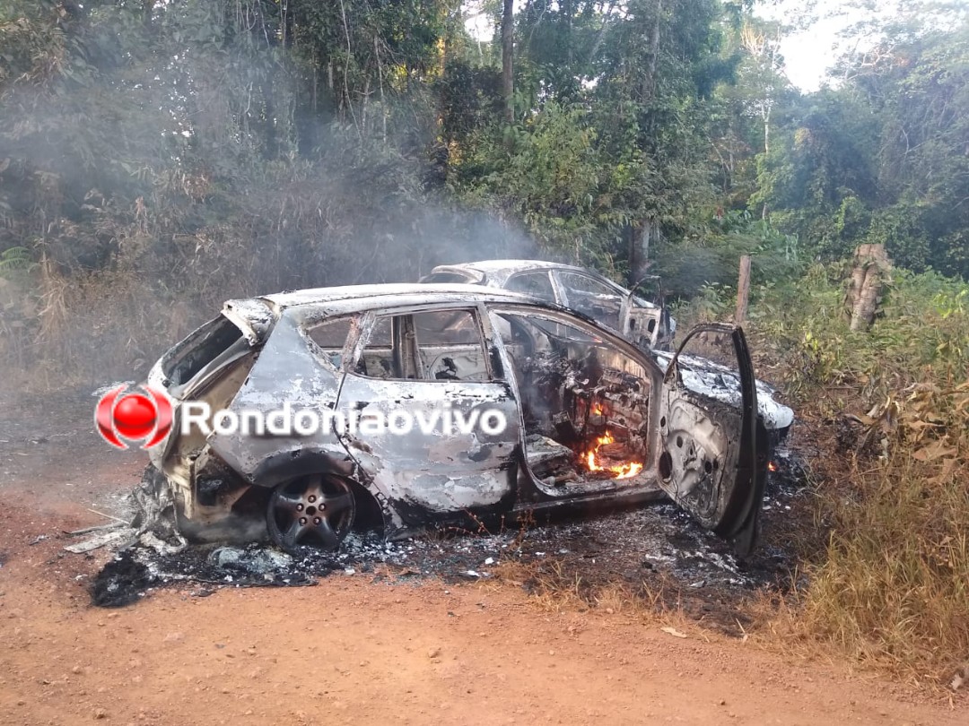 SEQUESTRO: Bandidos com fardas da PF rendem motorista de App e incendeiam veículos