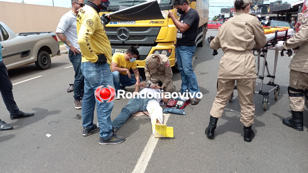 ASSISTA: Grave acidente envolvendo carro, moto e caminhão dos Correios