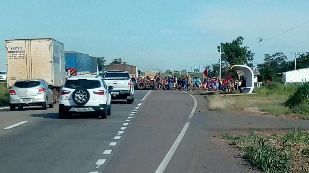 PROTESTO: MST fecha trecho da BR-364 pela segunda vez e causa novos transtornos