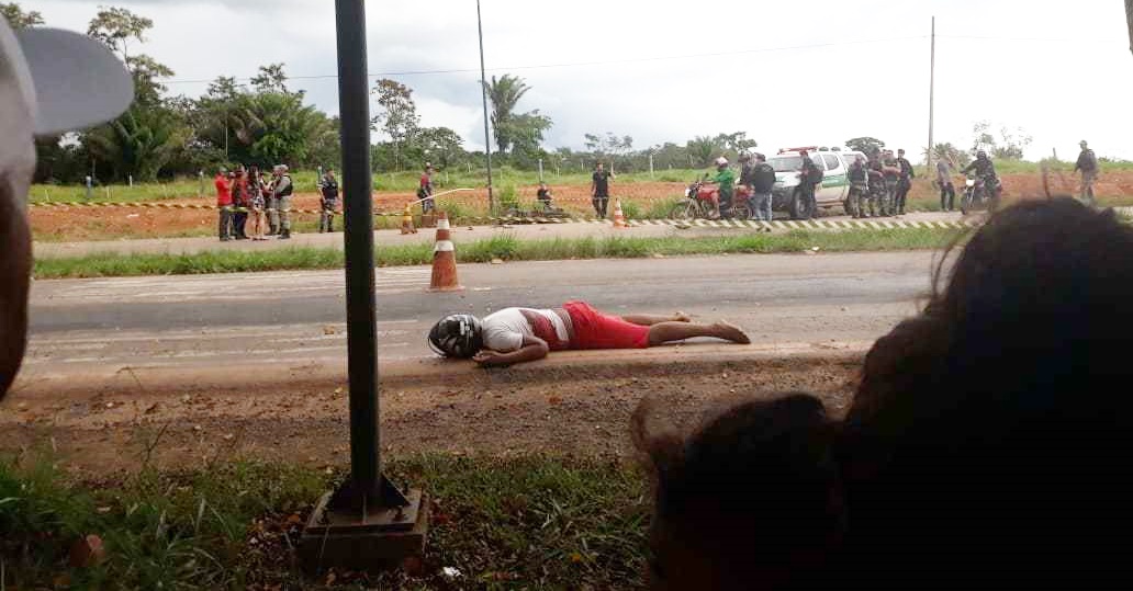 MORREU NA HORA: Assaltante morre e outro fica ferido ao tentar roubar moto de policial na BR-364