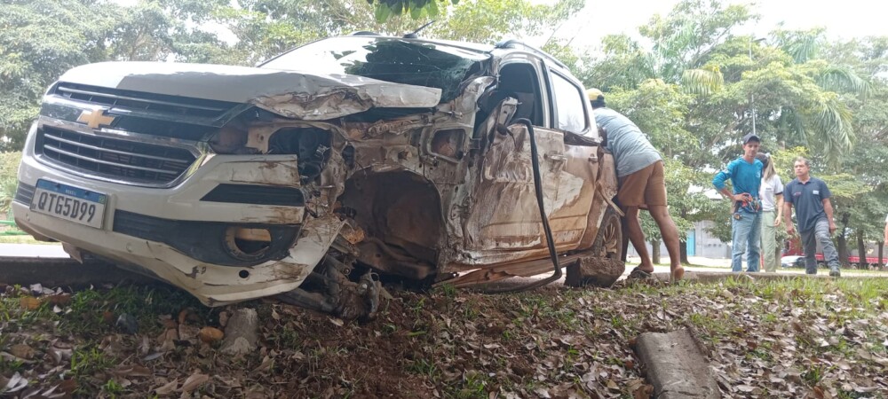 EM JARU: Condutor embriagado tenta ultrapassagem e provoca colisão com carreta