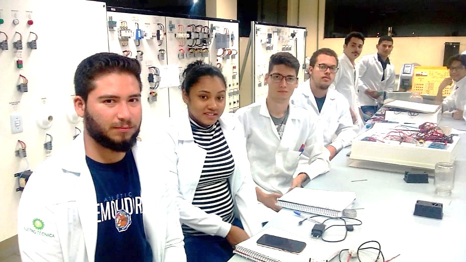 TÉCNICO-CIENTIFICA: Laboratórios de Engenharia da Uniron auxiliam na formação dos acadêmicos