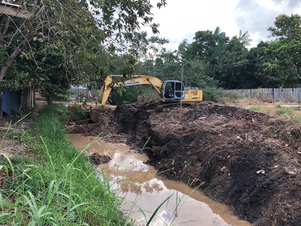 TRABALHO: Vereador Márcio Miranda realiza pedido de limpeza de canal para ligar ruas