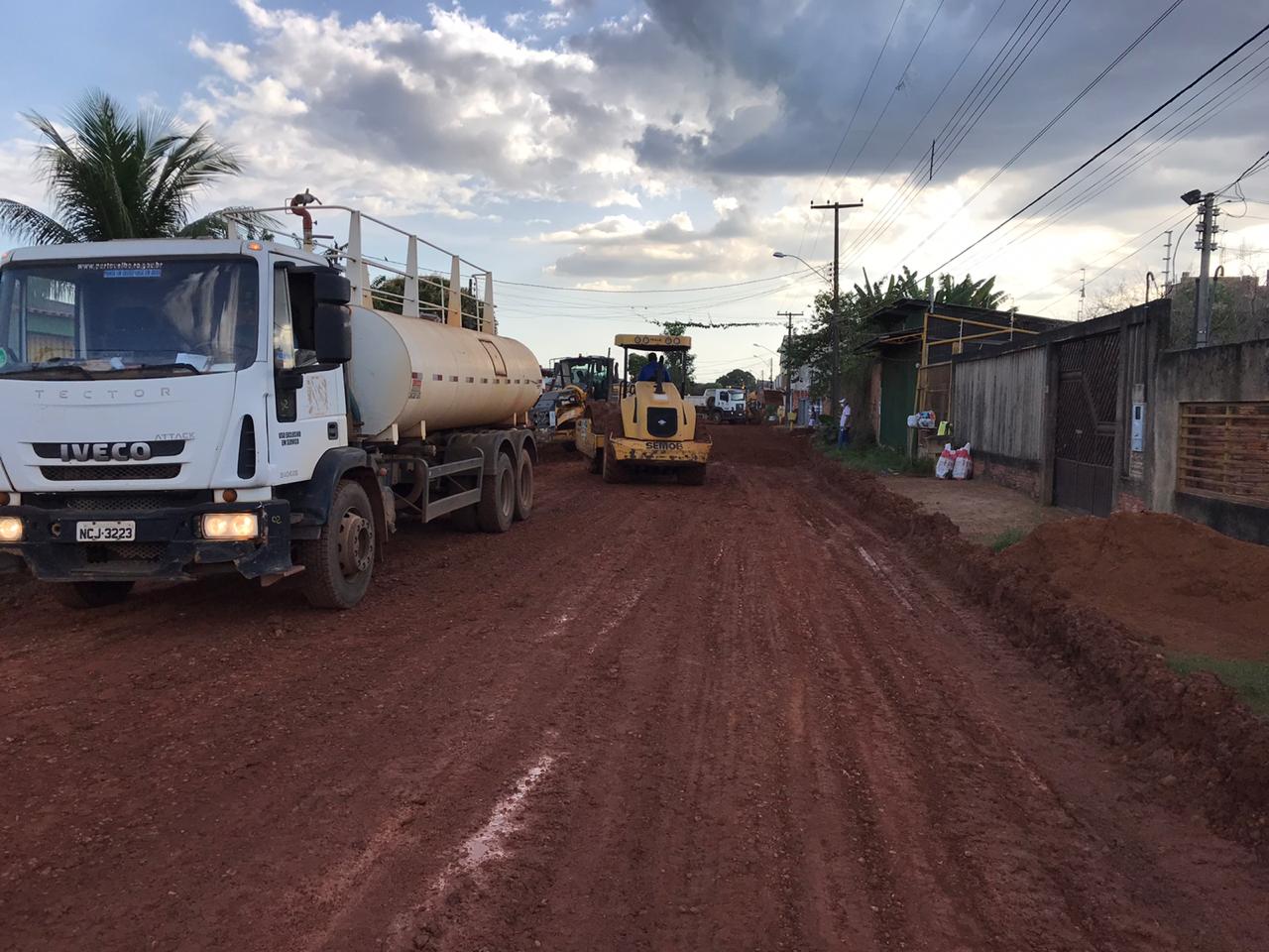 PEDIDO DE PROVIDÊNCIA: Júnior Cavalcante pede e prefeitura inicia asfaltamento de rua no Lagoinha