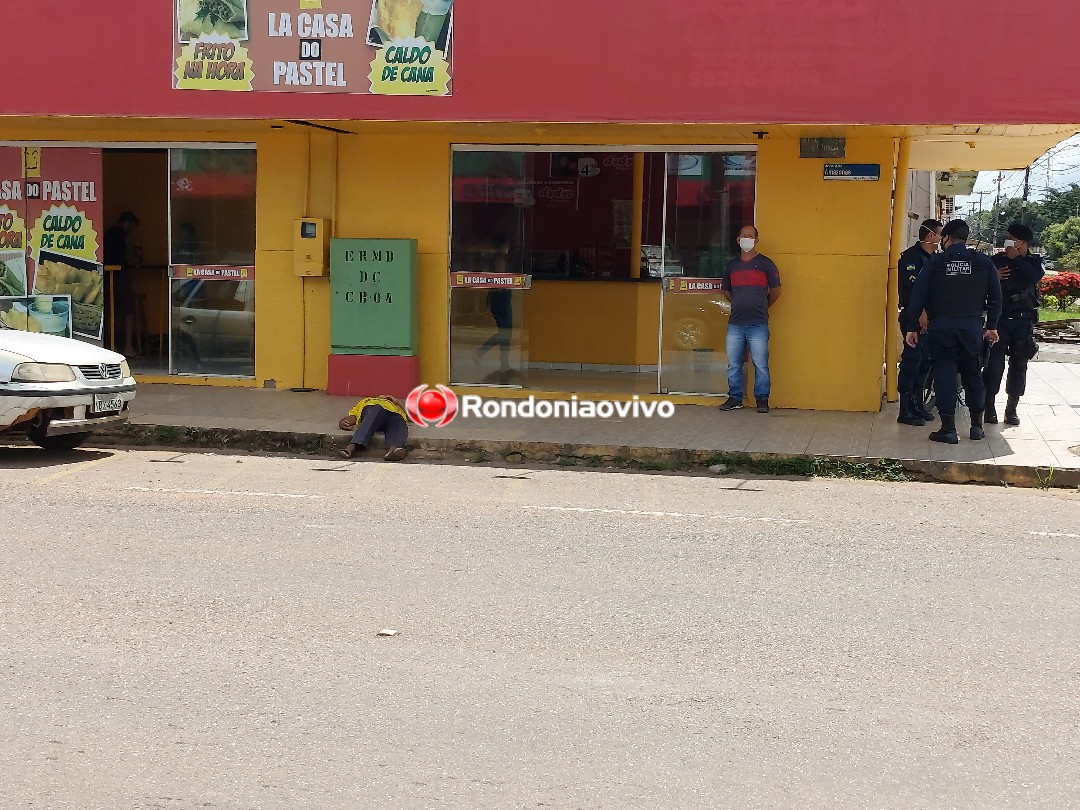 VÍDEO: PM é acionada após idoso passar mal e cair em calçada da capital