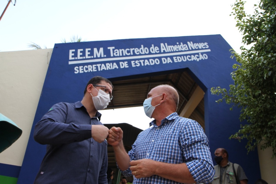 EM CEREJEIRAS: Ezequiel Neiva assegura recursos para construção do muro de escola 