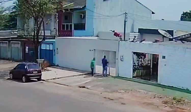 AUDACIOSOS: Vídeo mostra ladrões furtando residência no Centro de Porto Velho