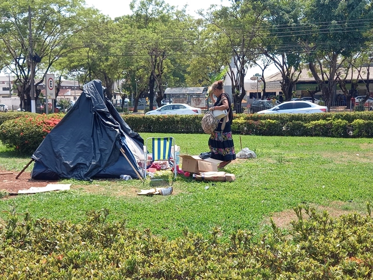 CARTÃO DE VISITAS: Entorno da rodoviária de Porto Velho vira cracolândia com barracas e sujeira