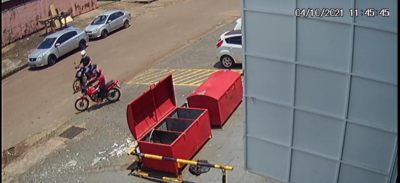 VEJA O VÍDEO: Ladrão furta motocicleta de funcionária na frente de empresa