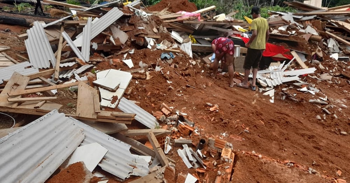 NO CHÃO: Camponeses acusam PMs de destruírem assentamento próximo a Nova Mutum