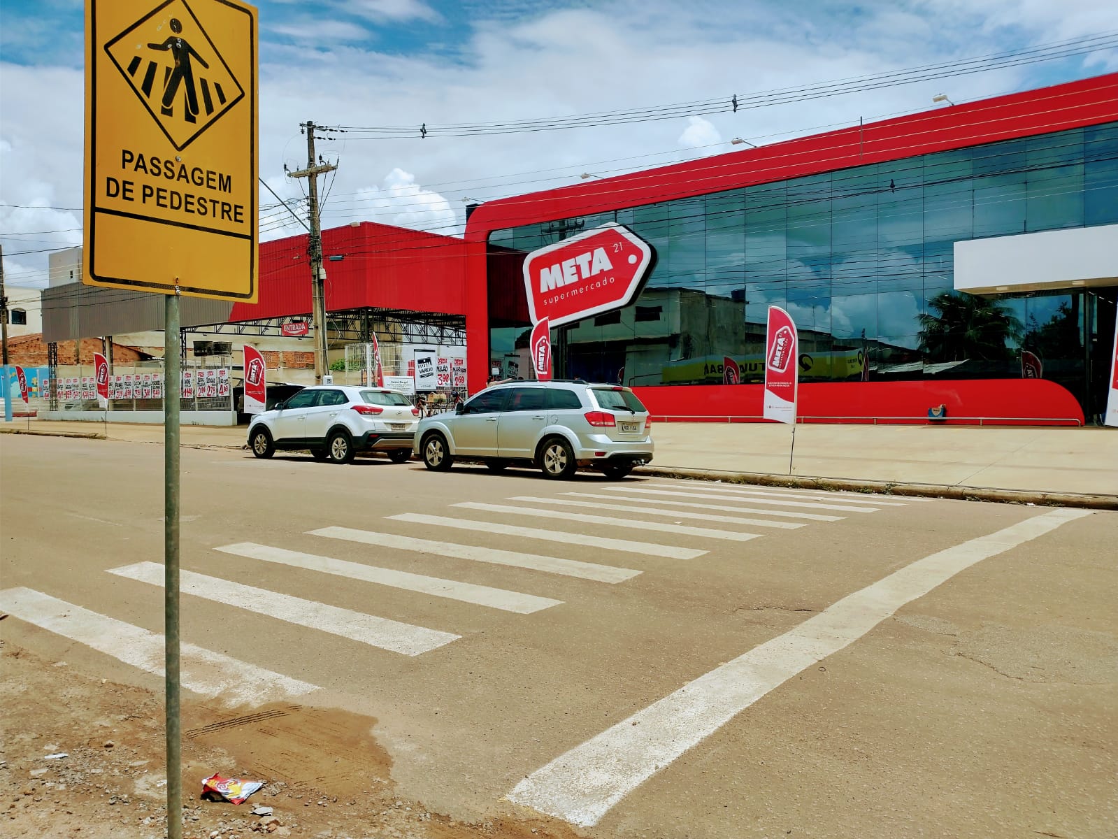 EDWILSON NEGREIROS: Após pedido, Semtran instala lombada e sinalização na Avenida Abunã