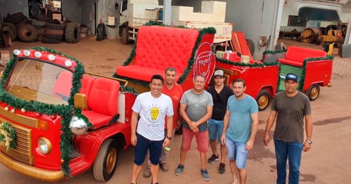 NATAL: Prefeitura transforma velha Kombi em trenó do Papai Noel 