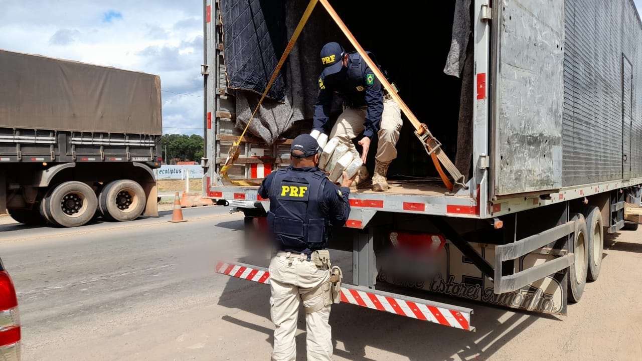 TRÁFICO: Polícia Rodoviária Federal apreende mais de 100 Kg de maconha na BR-364