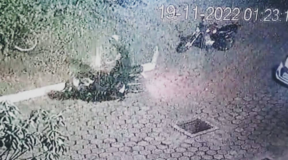 FILMADO: Ladrão furta motocicleta no estacionamento do Hospital de Base