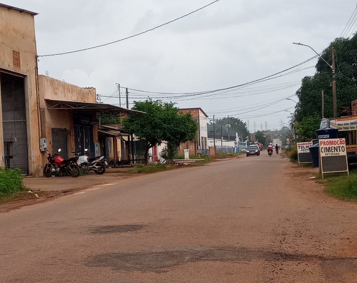 EDWILSON NEGREIROS: Após pedido de vereador, operação tapa-buracos é feita no Bairro São Francisco