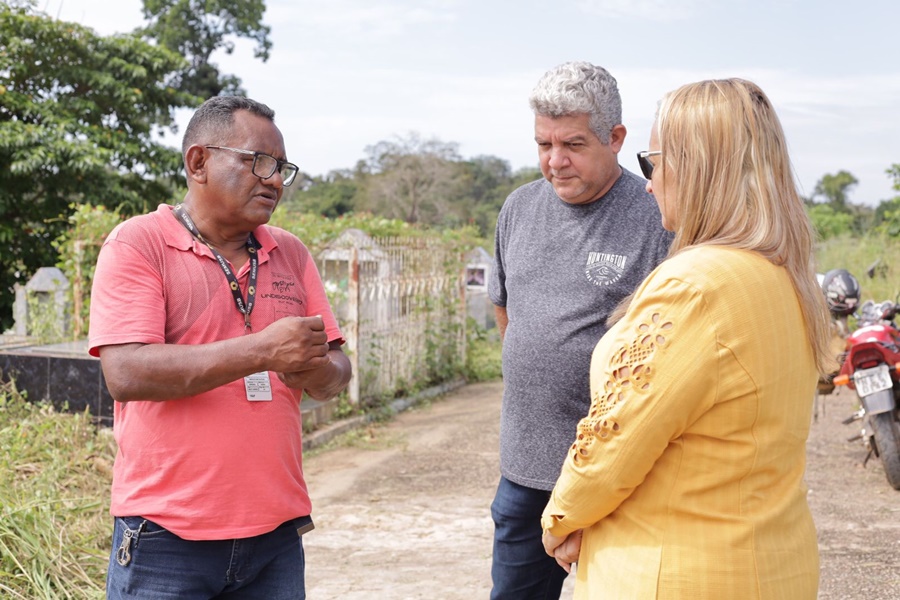 MANUTENÇÃO: Vereadora Márcia Socorrista pede limpeza do Cemitério Santo Antônio