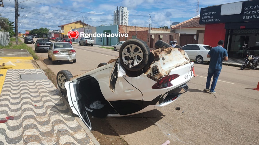 ASSISTA: Carro de aplicativo capota após batida envolvendo três veículos