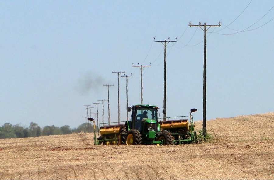 SEGURANÇA: Veja cuidados ao manusear máquinas agrícolas próximo à rede elétrica