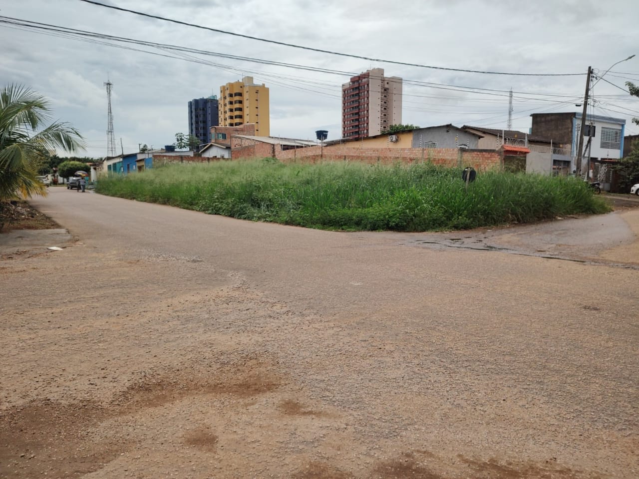 VEREADOR: Prefeitura atende Negreiros e determina limpeza e roçagem em terreno na capital