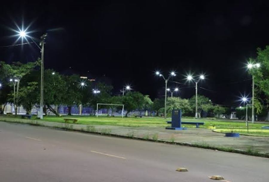 BANDIDOS DO ONIX: Totem de segurança flagra adolescente sendo roubada em praça