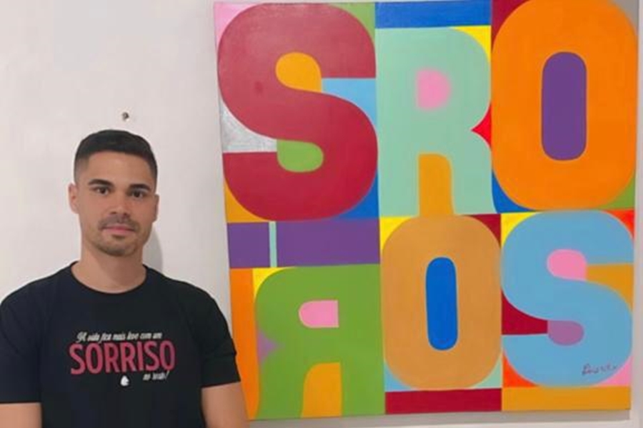 SORRISO: Eduardo Martins é homenageado com a tela na Exposição Palavras e Emoções