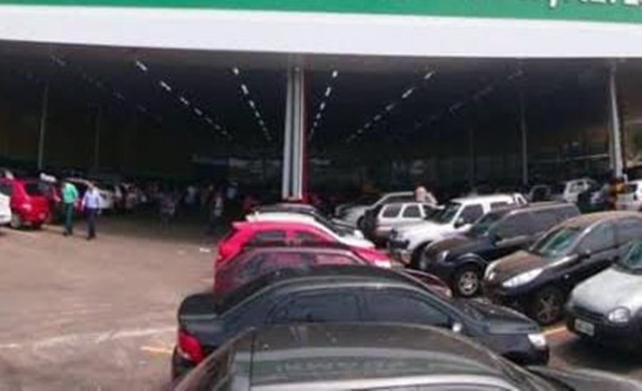 FURIOSA: Vigilante é atacado pela ex-mulher no estacionamento de supermercado