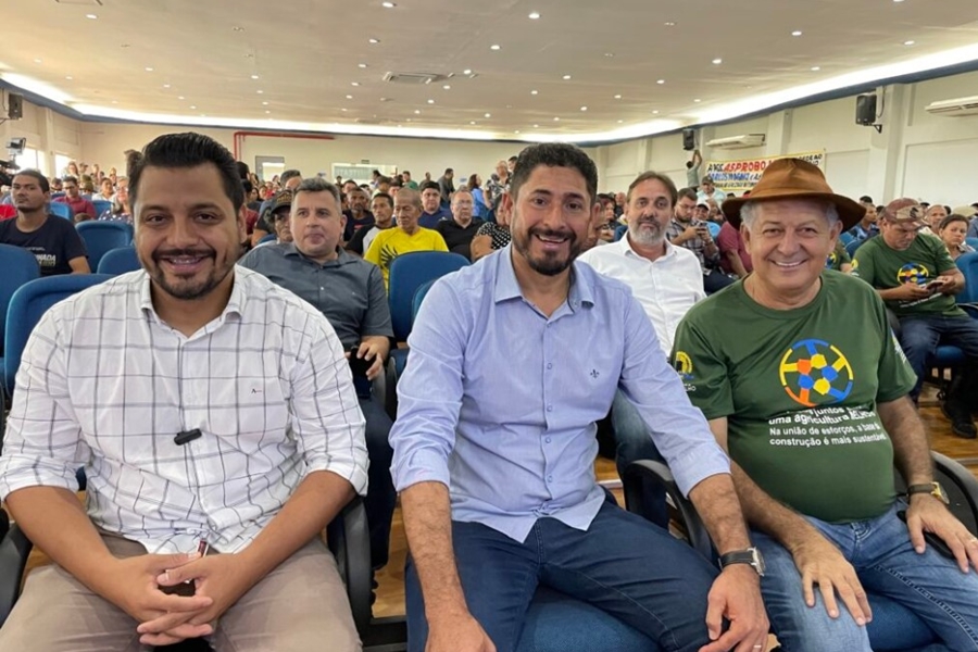 DR. GILBER: Vereador participa de encontro com produtores rurais de PVH