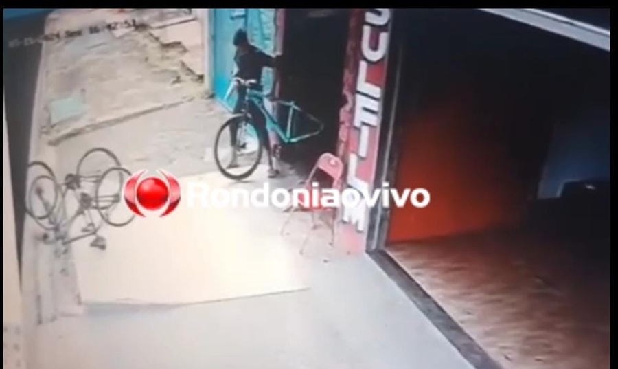 VÍDEO: Criminoso é filmado furtando bicicleta em frente de loja na Amazonas