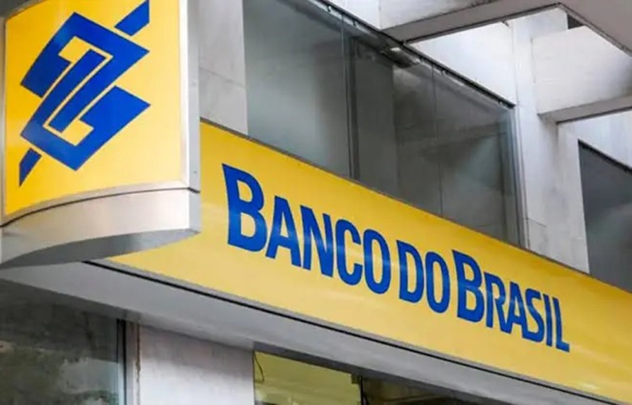 PELO TELHADO: Agência do Banco do Brasil é invadida por criminosos na madrugada