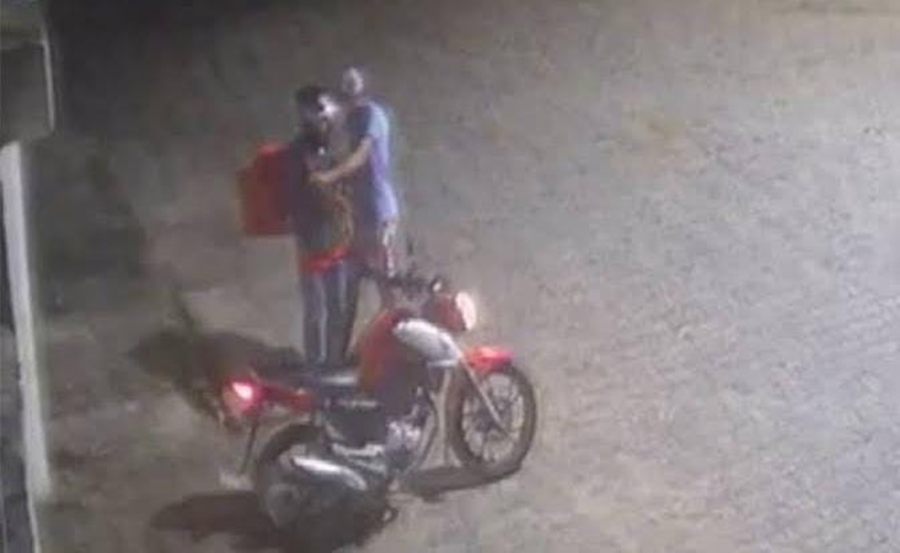 DE NOVO: Motoboy de delivery é roubado por dois criminosos na zona Leste