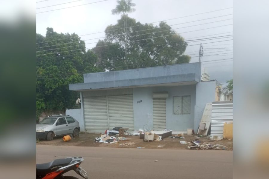 PEDIDO DE PROVIDÊNCIA: Esquina da Quintino Bocaiúva se transforma em depósito de lixo em Porto Velho